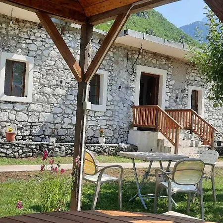 Stomici Bed & Breakfast Nderlysaj
