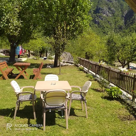 Stomici לינה וארוחת בוקר