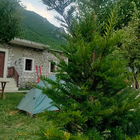 Stomici לינה וארוחת בוקר Nderlysaj